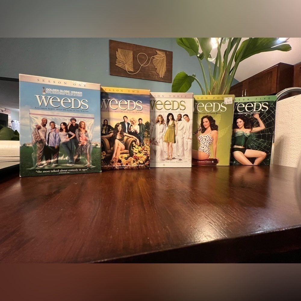 Weeds Season 1 through 5 DVD Box Sets